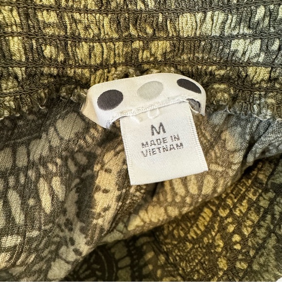 Fun lightweight patterned pants, wider leg. Size M - Picture 5 of 10